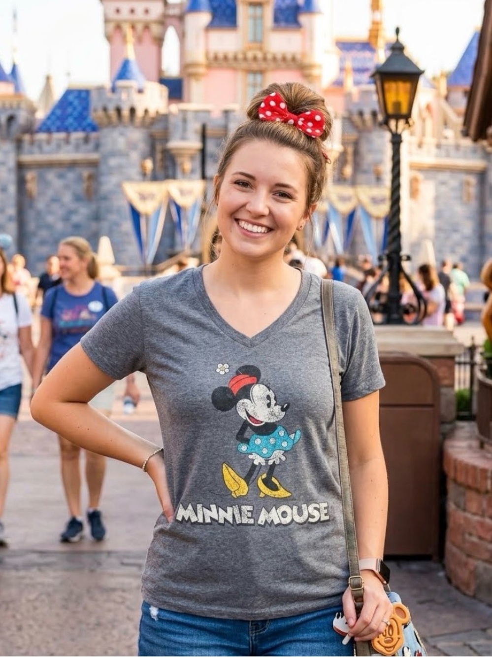 Disney store VTG inspired classic Minnie Mouse retro v-neck Disney bound tee MD